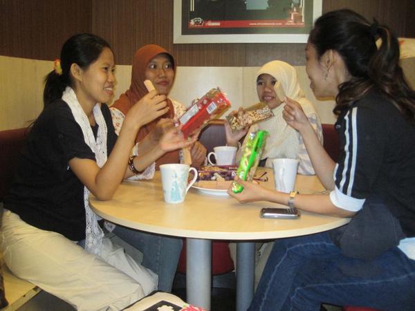 Nonton Bareng Nissin Wafers